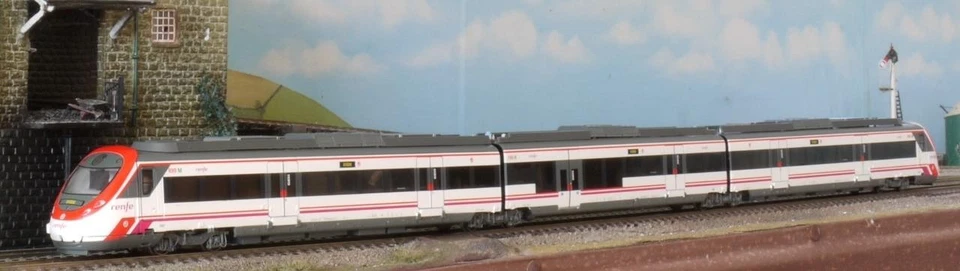 ELECTROTREN E3463 E3464 463 CIVIA RENFE HOCHGESCHWINDIGKEITSZUG für ERSATZTEILE BESCHÄDIGTE BOX