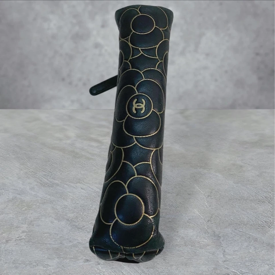 Bolso de Cosméticos CHANEL Camelia, Negro y Dorado, Italia, Auténtico. Foto 4 de 4