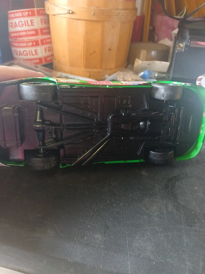 Bobby Labonte #18 2000 Interstate Batteries 1999 Pontiac Grand Prix NASCAR 1/24 - Image 4 of 4