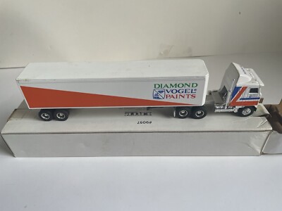 ERTL 1/64 Diamond Vogel Paints Semi & Trailer (E4)