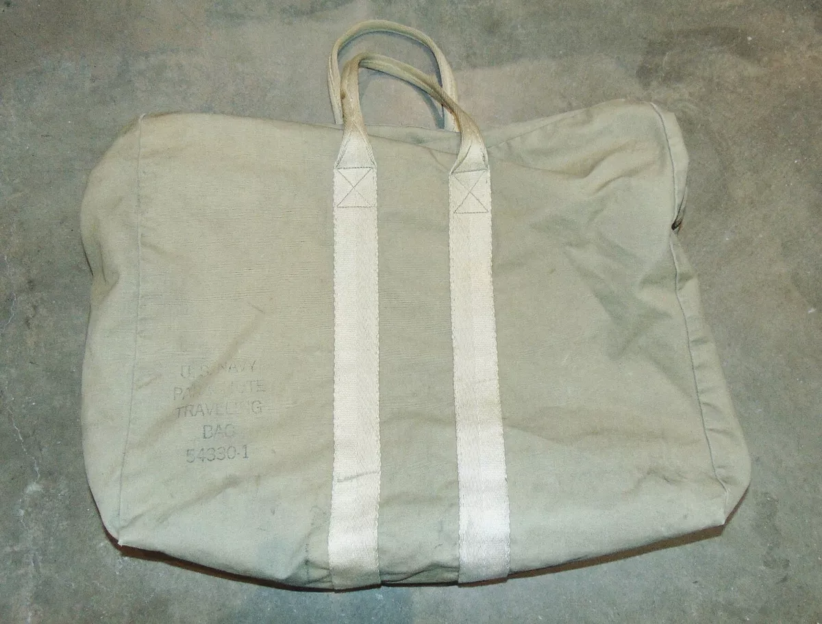 Nice WWII-1950's U.S.Navy Pilot's Parachute Traveling