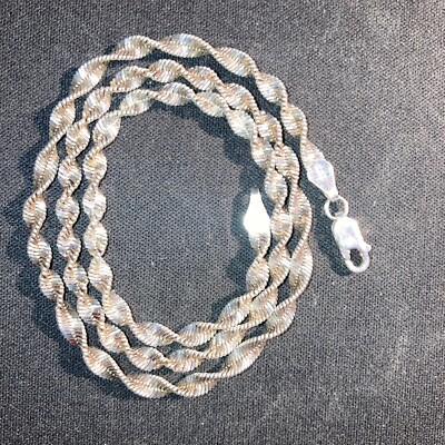 B678 - Sterling 18'' Twisted Herringbone Chain Lobster Clasp 12.8 gr 4.5 mm Italy
