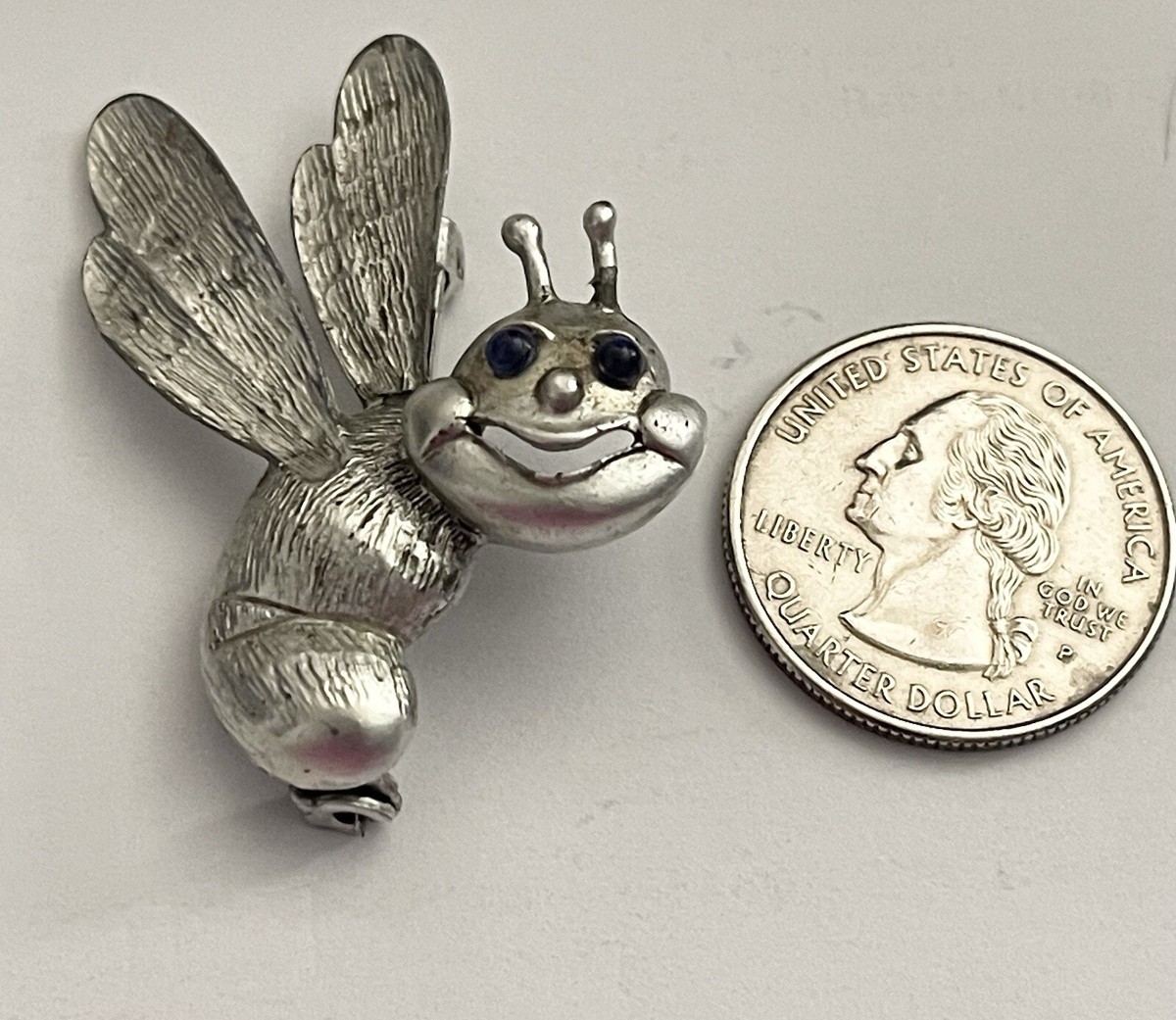 Vintage JJ Happy Smiling Bumble BEE with Blue Eyes Silvertone