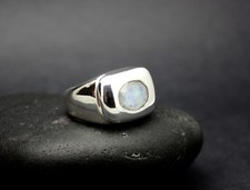 GENUINE MOONSTONE RING set in SOLID 925 STERLING SILVER Size 7.5 FREE SHIPPING