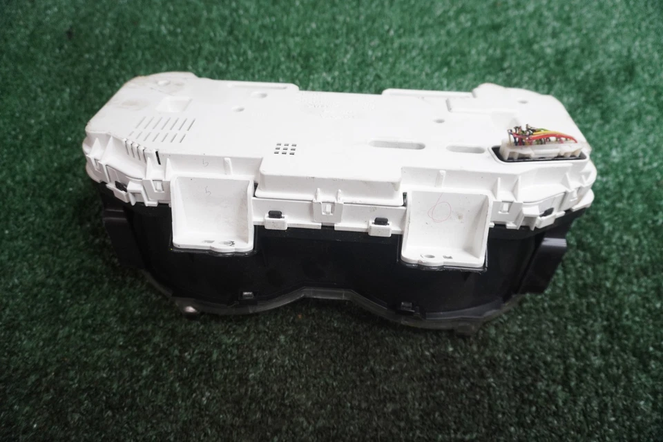 Toyota Corolla 2012 2013 velocímetro calibre clúster fabricante de equipos originales 56 k millas 83800F210000 Foto 2 de 4