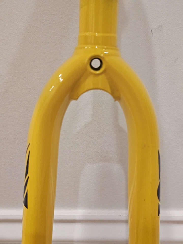 Columbus Casati Vintage Steel Fork 700c Rim Brake Threaded 185mm Chrome/Yellow - Image 4 of 4