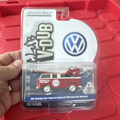 Greenlight Club V-Dub 1:64 1968 VW Type 2 Double Cab Pickup Red/White Diecast