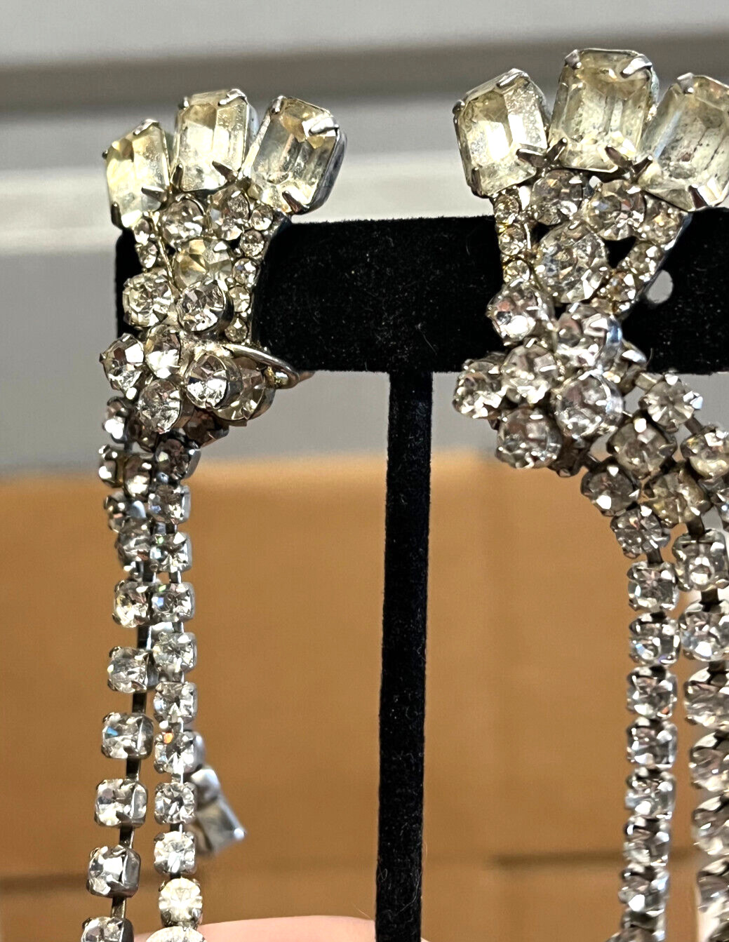 Vintage Unsigned Clear Unsigned Rhinestone Dangle… - image 10