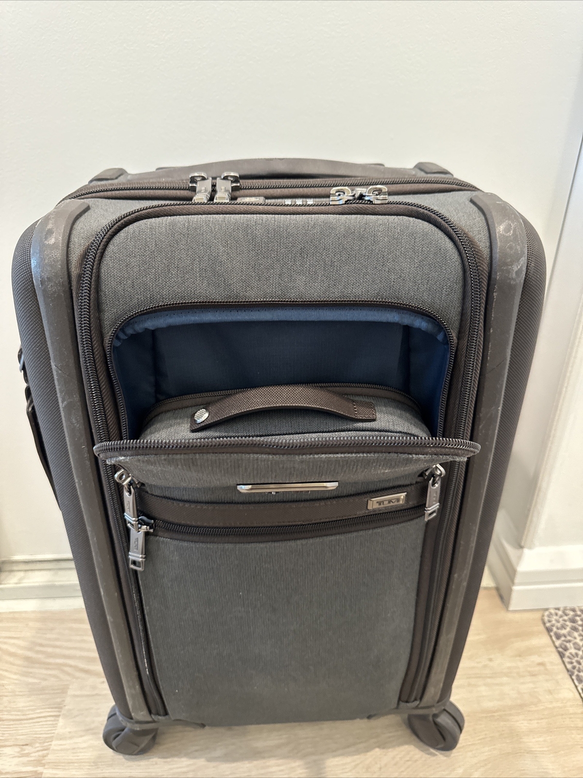 Tumi Alpha 3 International Dual Access 4 Wheel Carry On + Matching Toiletry Kit