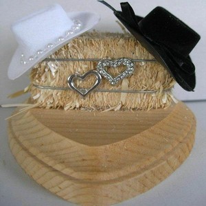 white hats to decorate