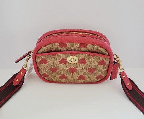Coach C8390 Signature Heart Print Camera Bag Crossbody Handtasche Tan Red Apple