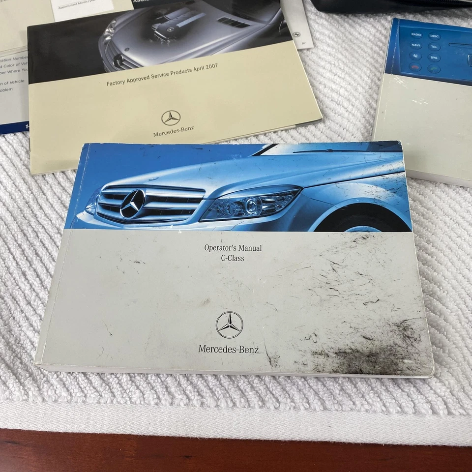 Juego manual del propietario Mercedes-Benz Clase C 2008 OEM con estuche Comand C300 C350 Foto 2 de 4