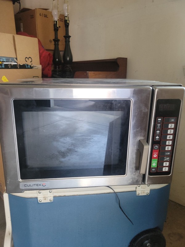 High Power Microwave For Restaurant Barly Used In Good Condition.