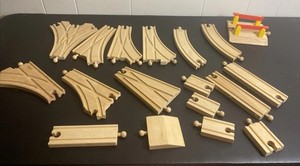 18 Pc Thomas Wooden Train Track Set Guc Some Wear Unknown Brand