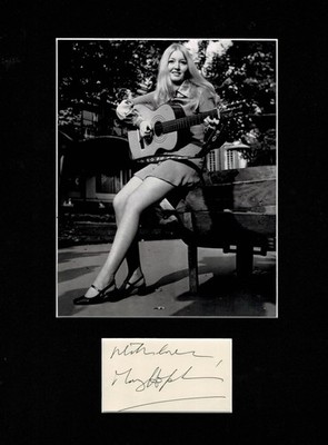MARY HOPKIN THOSE WERE THE DAYS TOP QUALITÄT SIGNED AUTOGRAMM DISPLAY *2