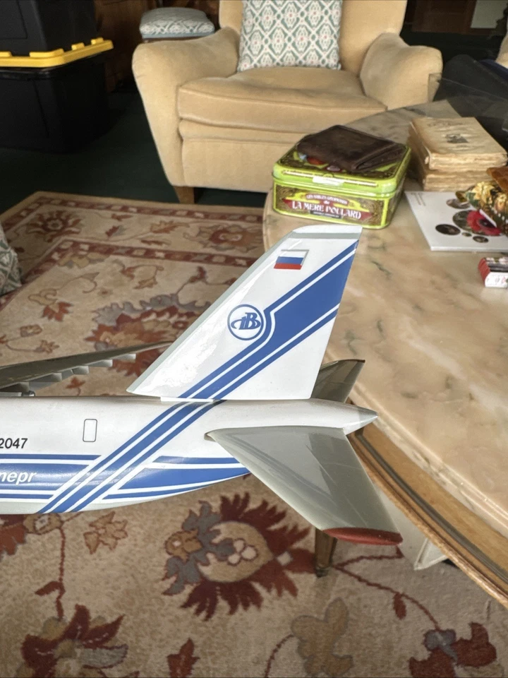 Avión Ruslan a escala 1:250 VOLGA-DNEPR Airlines Antonov AN-124-100 - Imagen 4 de 4