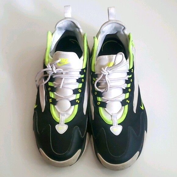 zoom 2k black volt white