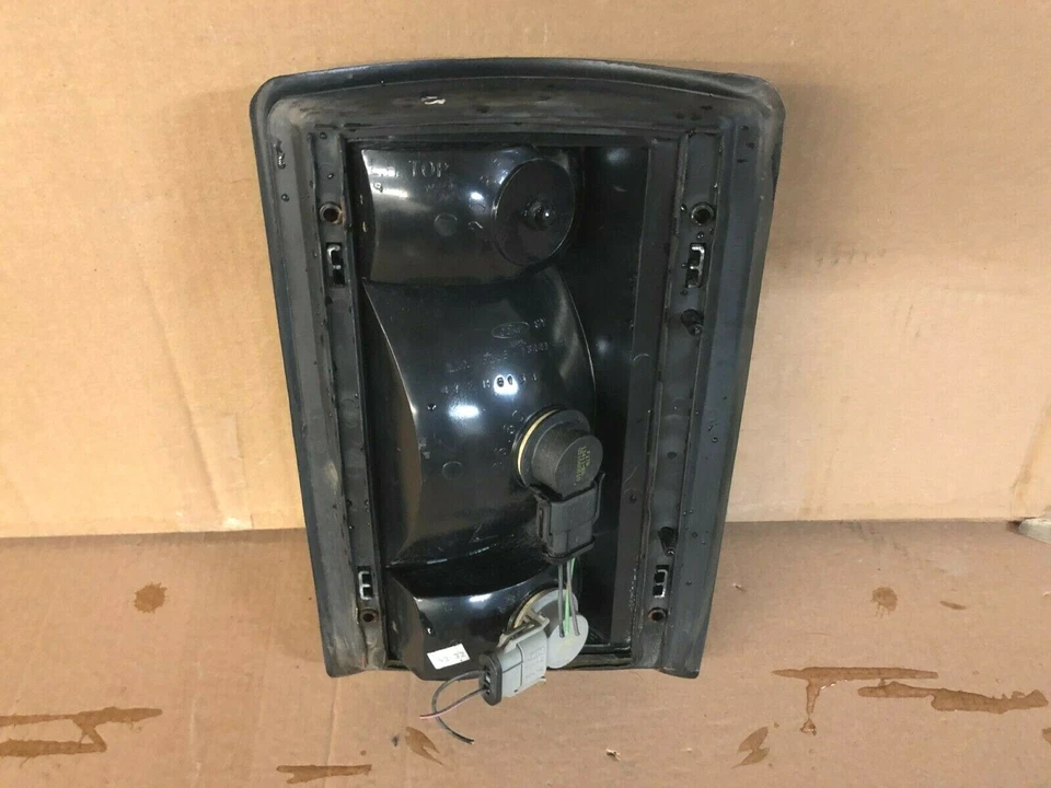 2003 ford e250 e150 econoline tail light ( driver ) 1995-2004 " FREE SHIPPING " - Image 2 of 2