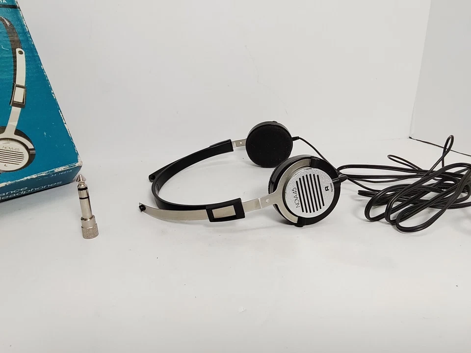 Auriculares estéreo vintage realistas Nova-45 33-1021b Stranger Things temporada 4 Foto 4 de 4