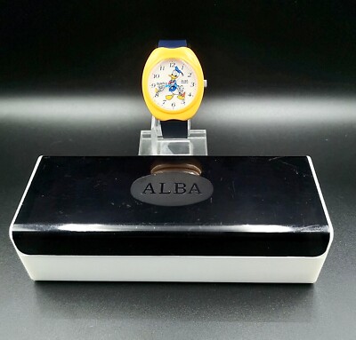 Vintage and Rare ALBA DONALD DUCK Lady quartz watch. Come with box.