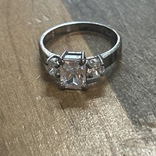 925 Silver Ring Size 8 White Center Stone White Accent Stones 3.3 G