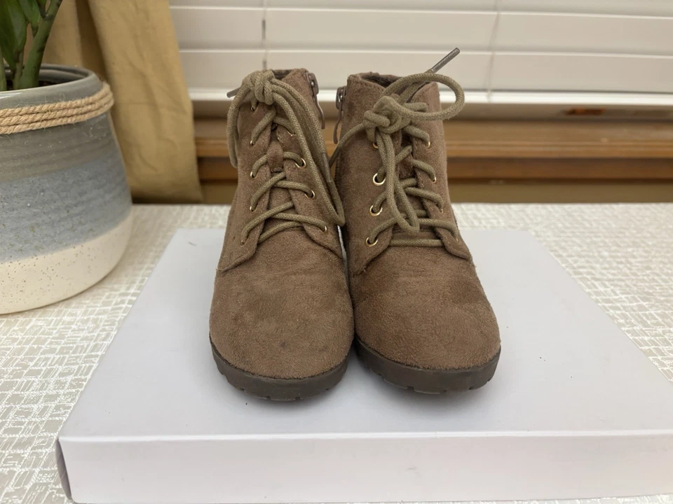 Lucky Top 冬季麂皮绒踝靴 儿童 学步女孩 12 码 — 第 2/4 张图片