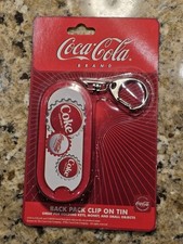 للمقتنيات Coca Cola Mint Oval حقيبة ظهر Tin Keychain جديد VTG 2008