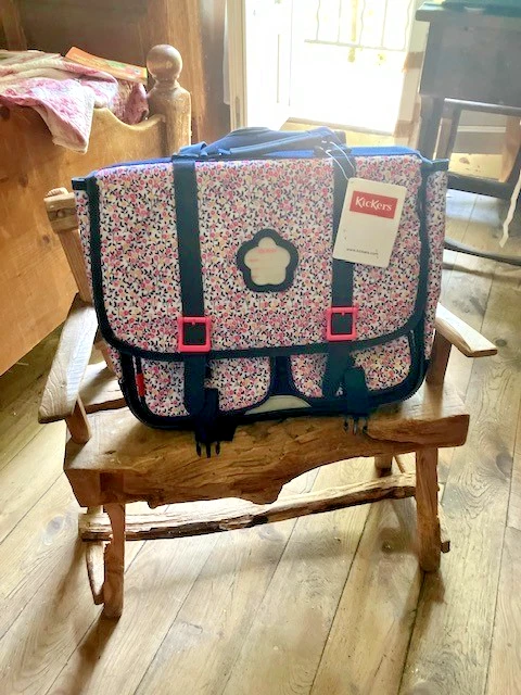 cartable neuf kickers 38 cm garantie petites fleurs bleu - Photo 1/1