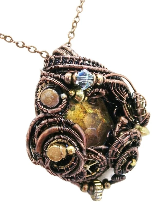 Colgante Steampunk Prisma en Bronce y Latón con Cristal de Swarovski Foto 3 de 4