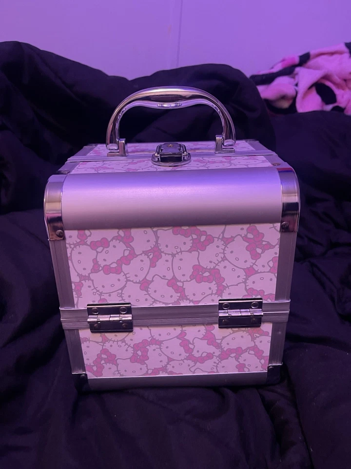 💖Hello Kitty Caja Impresiones Metal Maquillaje Organizador Foto 4 de 4