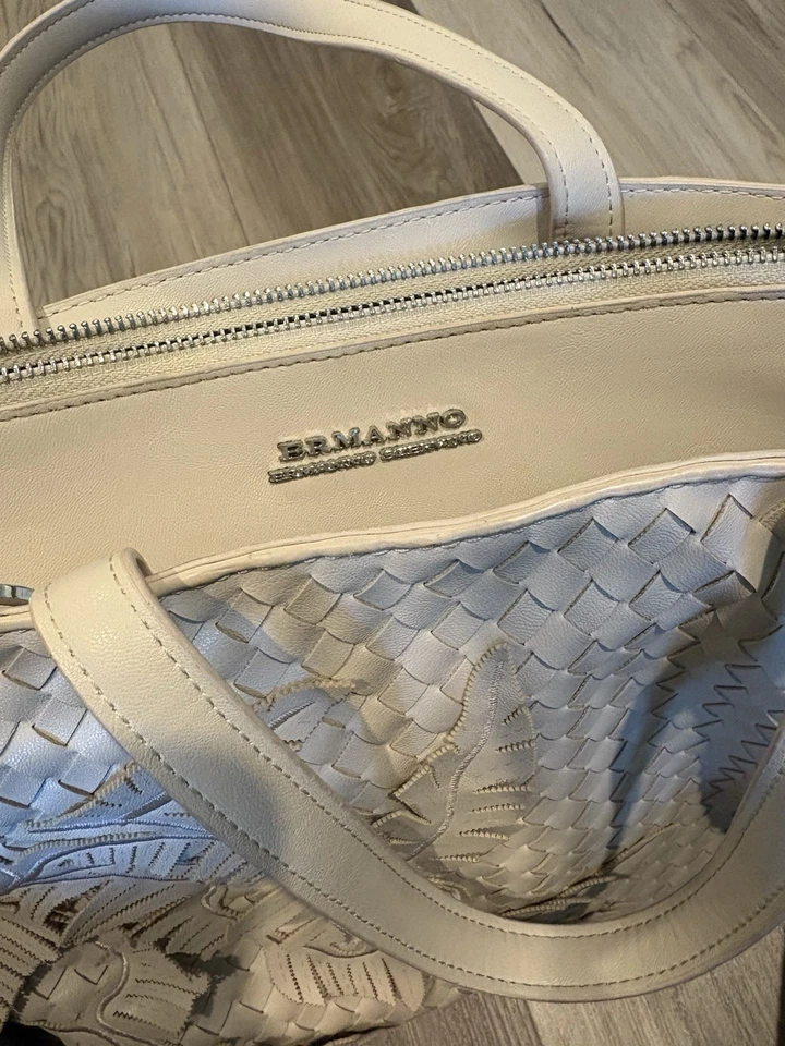 Bolso de hombro Ermanno de cuero blanco Foto 2 de 4