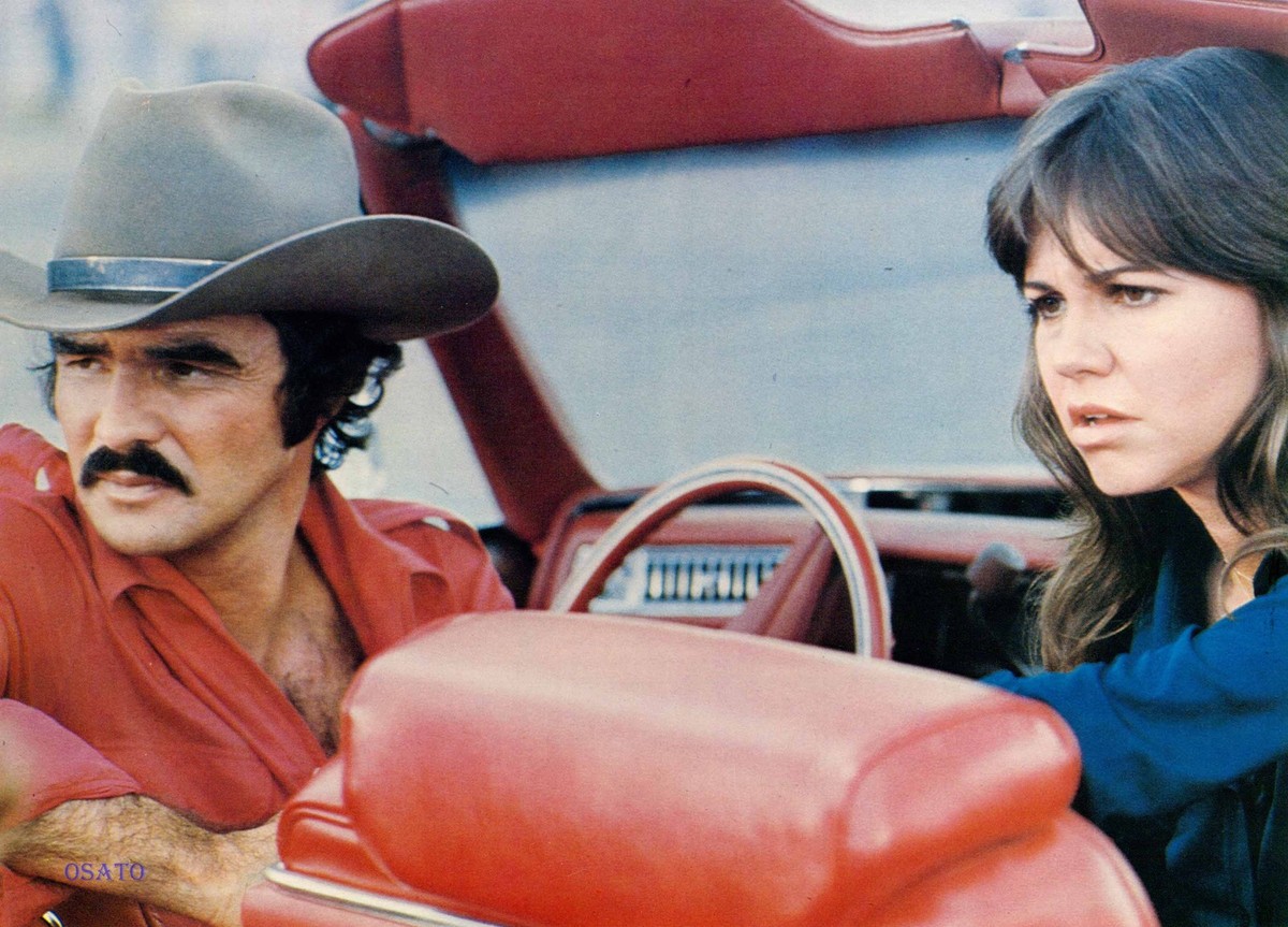 SMOKEY AND THE BANDIT BURT REYNOLDS SALLY FIELD GREAT PHOTO