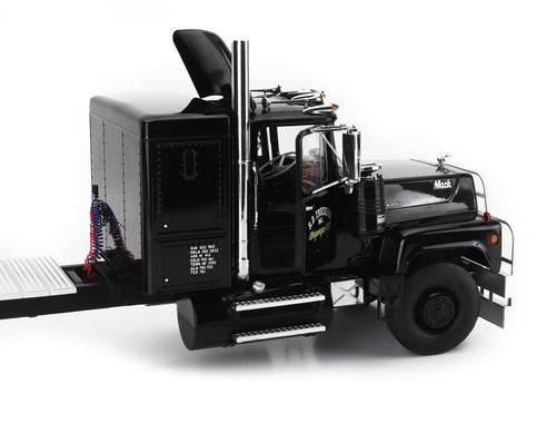 1974 MACK RL700L TRACTOR TRUCK 3-ASSI BLACK 1:18 SCALE BY ROAD KINGS - Picture 3 of 7