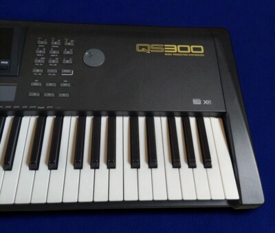 Yamaha QS300 Synthesizer Keyboard 61 Key Black Music Workstation 