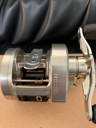 Carrete de baitcasting para mano derecha Daiwa Ryoga 2020 usado con caja enviado desde Japón - Imagen 12 de 16