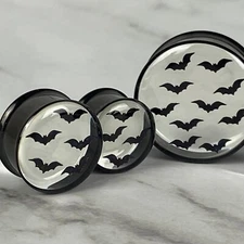 Pair of Black Steel Plugs with Embedded Bats in Clear Resin (MTO-067) gauges