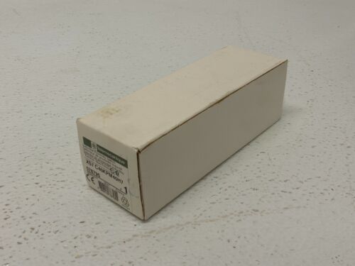 SC NEW IN BOX Telemecanique XS7-C40KPM40H7 Inductive Proximity Sensor 24V 262F - Picture 3 of 4