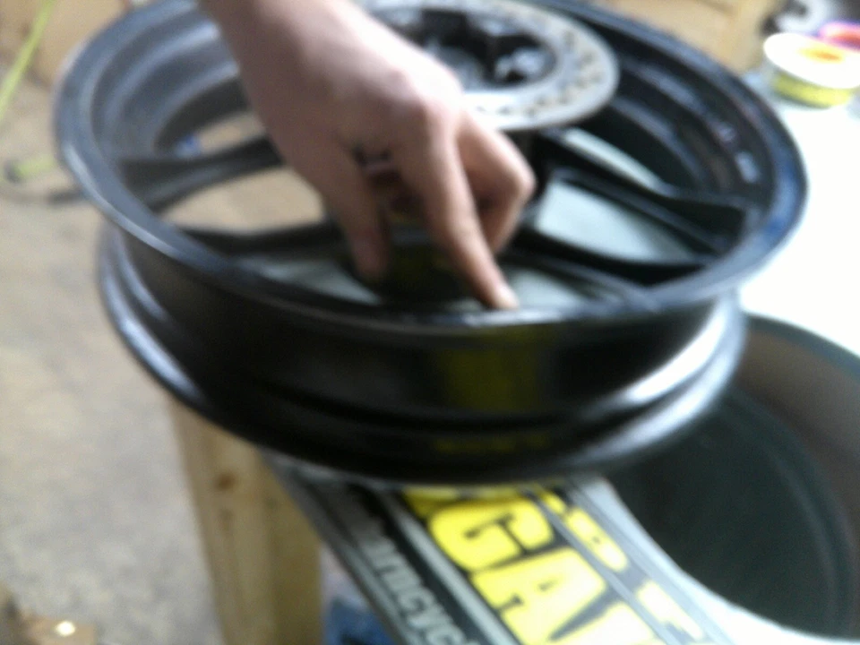 Llanta trasera original 18X 4,00 para Suzuki GSXR 1100 1986-88 Foto 4 de 4