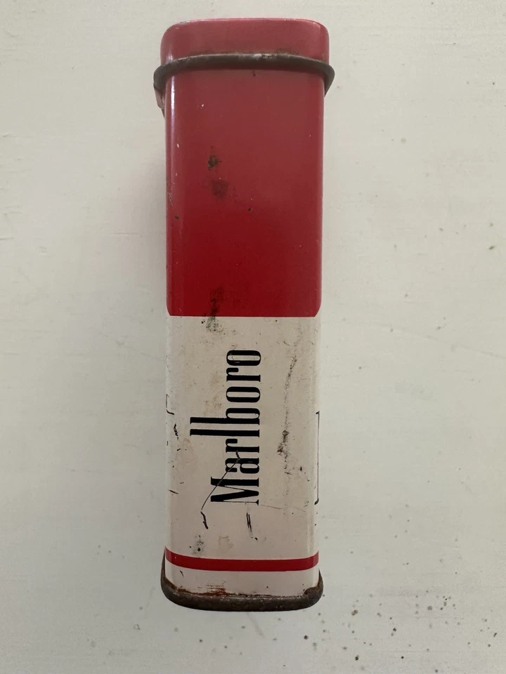 "Caja de lata de cigarrillos Marlboro vintage rara de colección de 3 1/2"" de alto" Foto 4 de 4