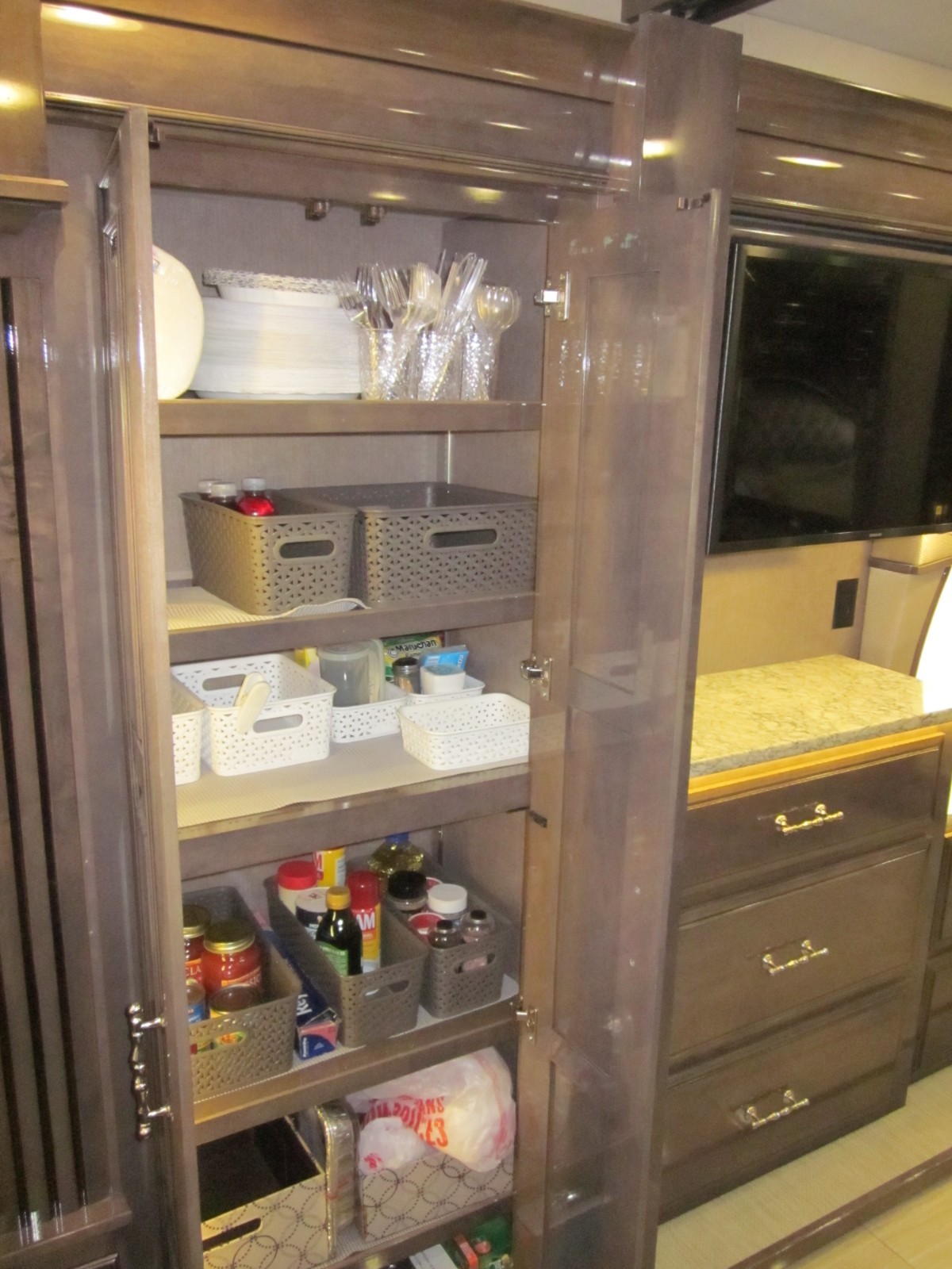 Entegra Coach Cornerstone Series M-45B 605hp Cummins One Owner Low Miles!!