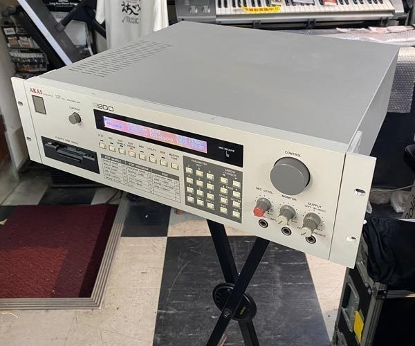 配信機器・PA機器・レコーディング機器 akai s900 midi digital sampler 配信機器・PA機器・レコーディング機器 akai s900 midi digital