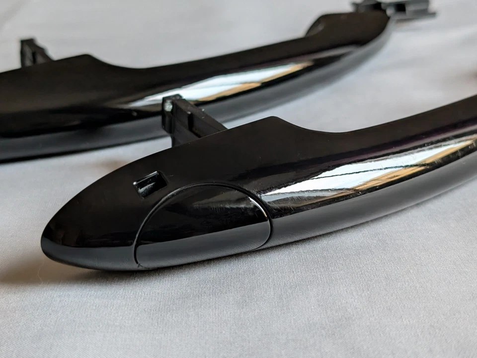 coppia maniglie porta PIANO BLACK sinistra + destra LED MINI ORIGINALE F56 F57 - Immagine 4 di 4