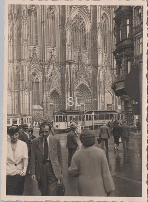 Foto, Alltag vor dem Kölner Dom, Dom, Straßenbahn, Köln, 1940 (MBF-8)