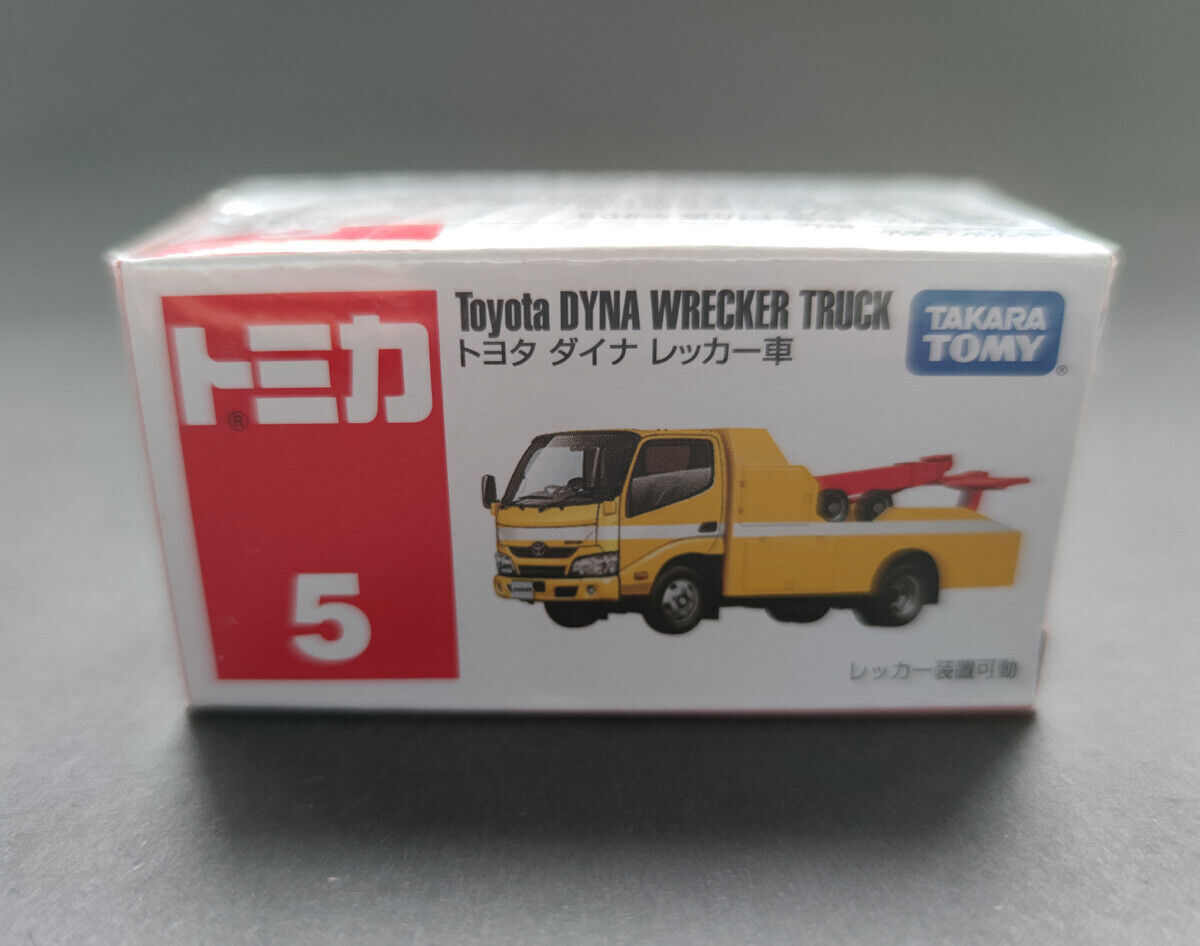 Takara Tomy Tomica 5 Toyota Dyna Towing Truck Mini Diecast Car