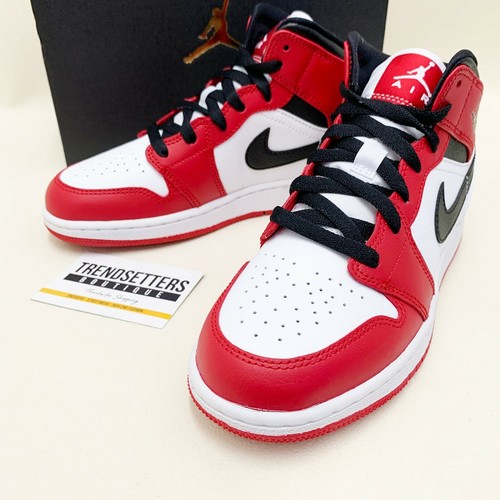 NIKE AIR JORDAN 1 MID CHICAGO WHITE TOE 