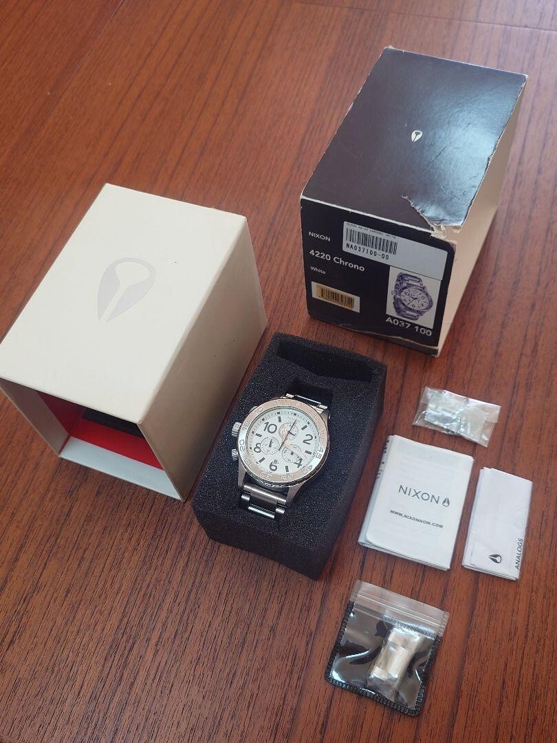 Nixon ニクソン 42-20 クロノ ホワイト✖️シルバー 美品 希少 ニクソン 腕時計 42-20 クロノグラフ A037100 ホワイト×シルバー