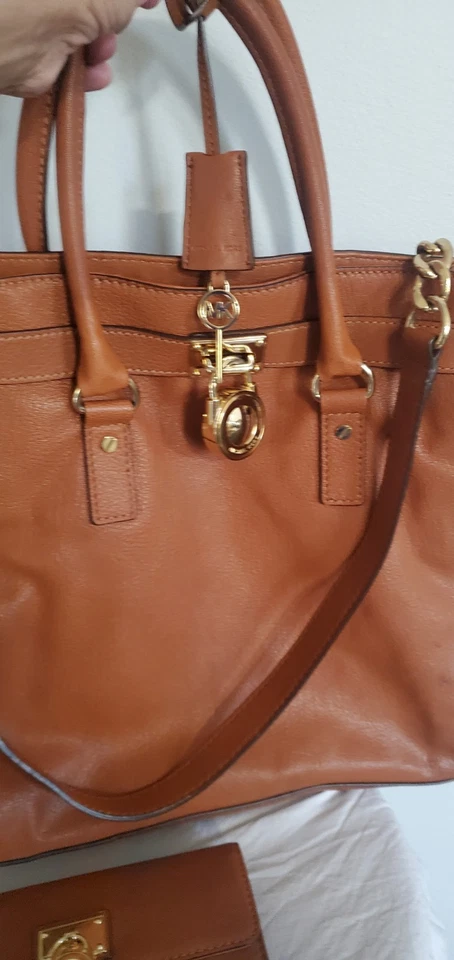 Cartera Michael Kors Hamilton con billetera. Marrón. Leer Foto 4 de 4