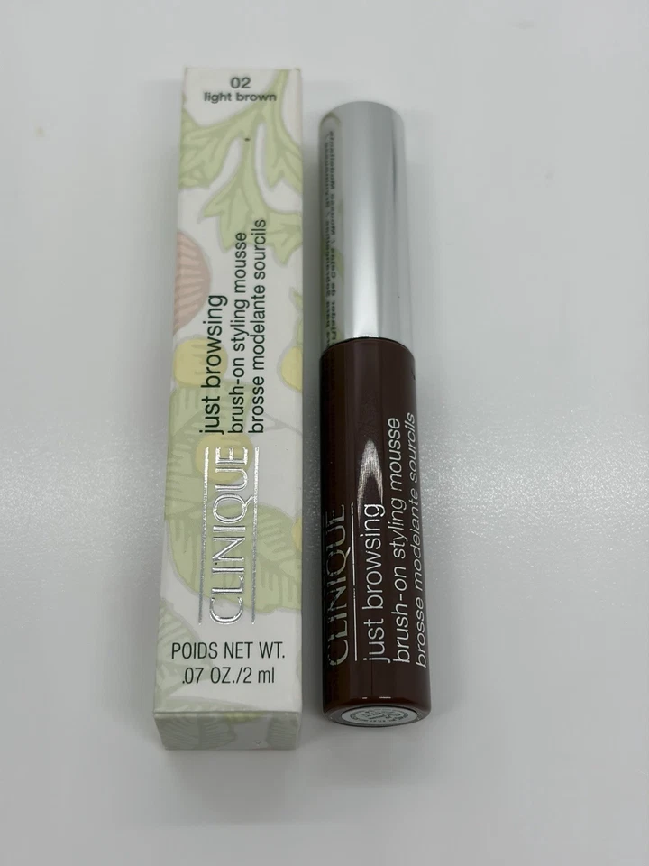 Clinique Nuevo Cepillo Just Browsing Mousse de Estilo Marrón Claro para Cejas Foto 4 de 4