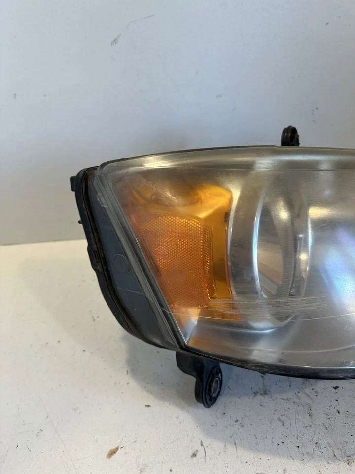 Chrysler Grand Voyager Headlight Front Right Halogen Genuine 2.8 crd 2011 year - Изображение 3 из 4