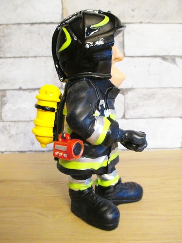 Feuerwehrmann mit Axt lustige Funny Beruf Figur Profession 18 cm Neu - Picture 5 of 7